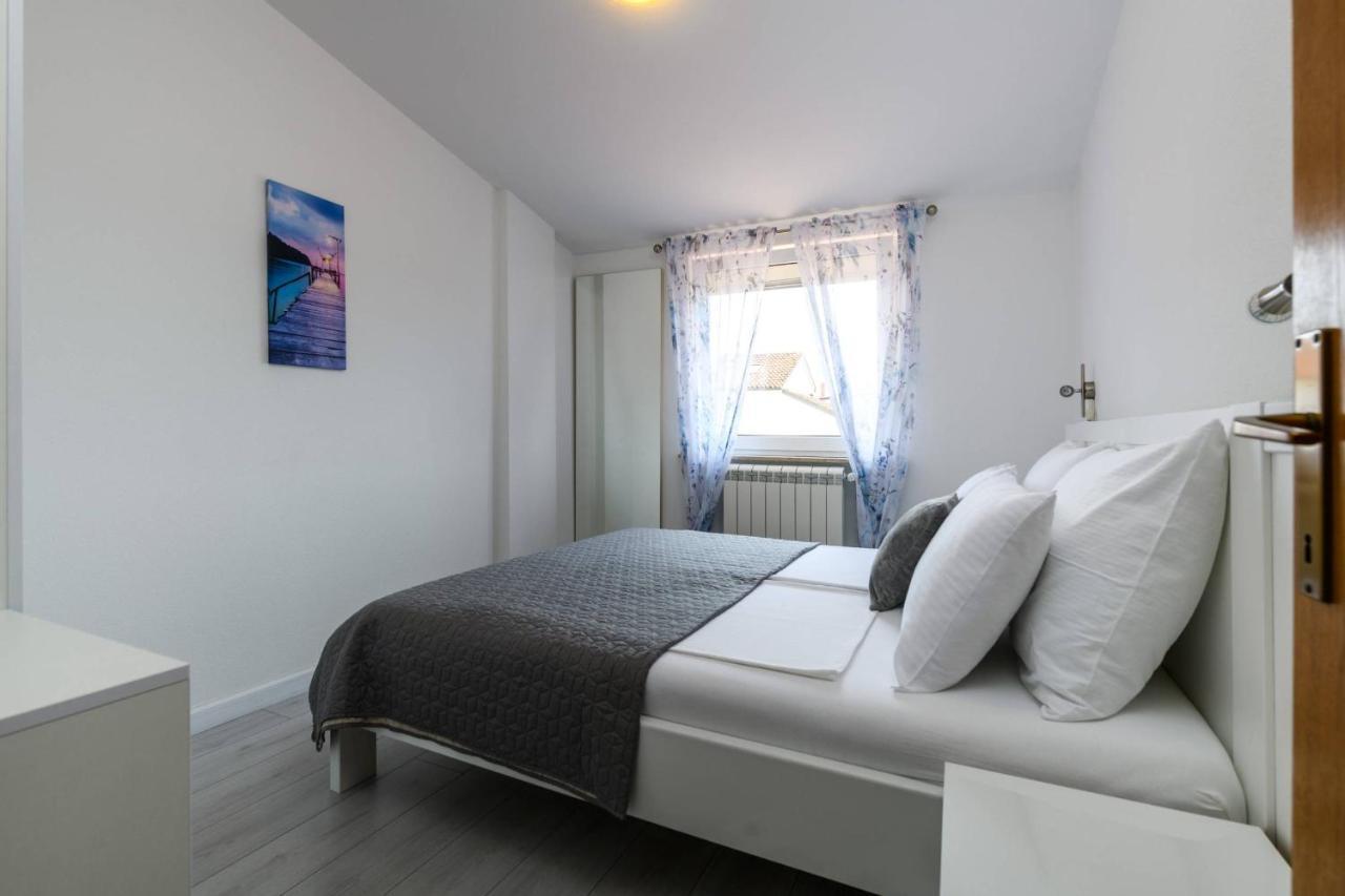 פורץ Apartments Somi מראה חיצוני תמונה