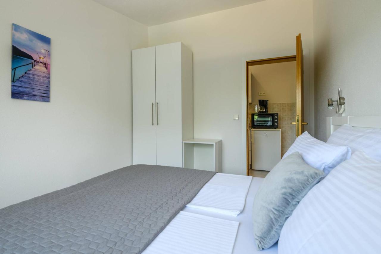 פורץ Apartments Somi מראה חיצוני תמונה