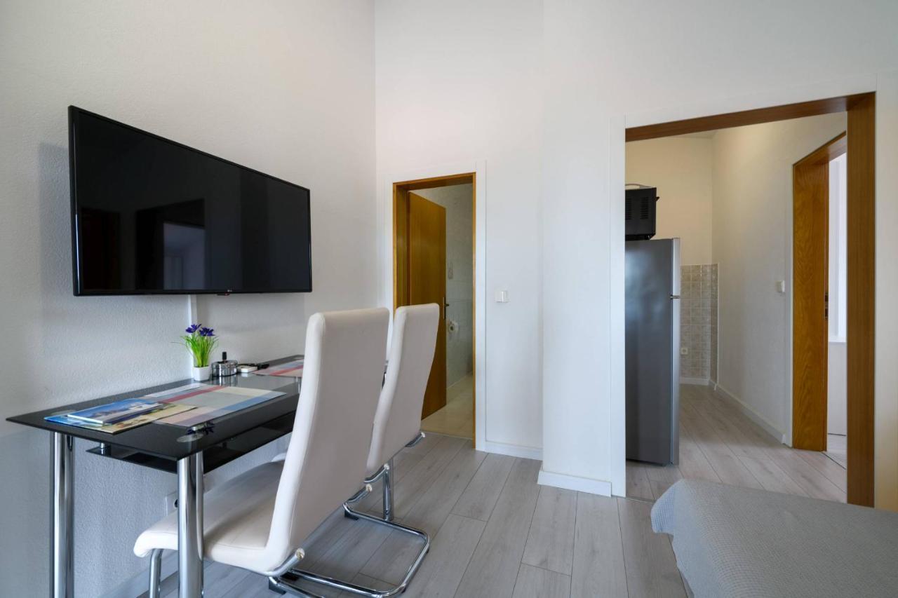 פורץ Apartments Somi מראה חיצוני תמונה