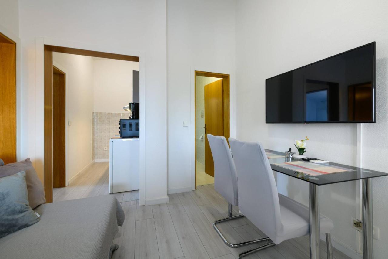 פורץ Apartments Somi מראה חיצוני תמונה